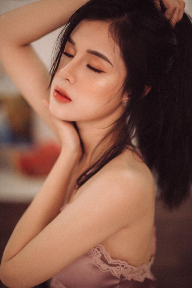 Nhân cách tốt thì tự khắc tương lai tốt còn loại tham lam ăn hết cả... của người khác thì chỉ muôn đời nát thôi. Chị không giàu nhưng tầm 50 - 60 triệu chị vẫn bố thí cho được. Đưa gái đi ăn đi chơi bằng tiền chị thì đừng nghẹn nhé. Thân". Bạn gái cũ Trọng Đại viết.