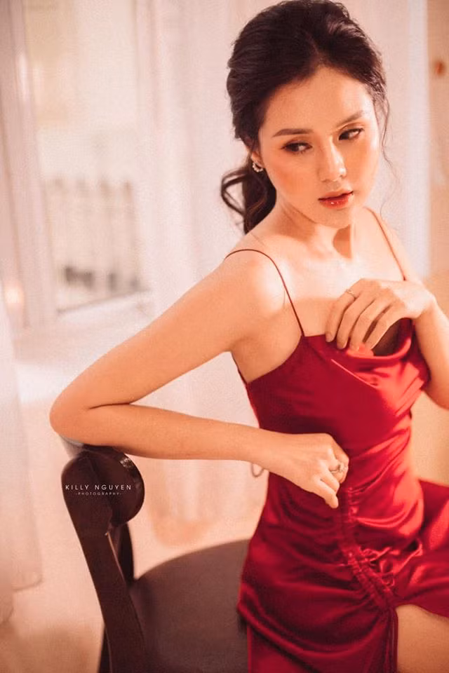 Chứng kiến nhan sắc ngày càng "lên hương" của Huyền Trang, nhiều dân mạng đã đặt ra câu với Trọng Đại rằng liệu chàng tiền vệ của bóng đá Việt Nam liệu có cảm thấy tiếc nuối khi để cô nàng này tuột khỏi tay.