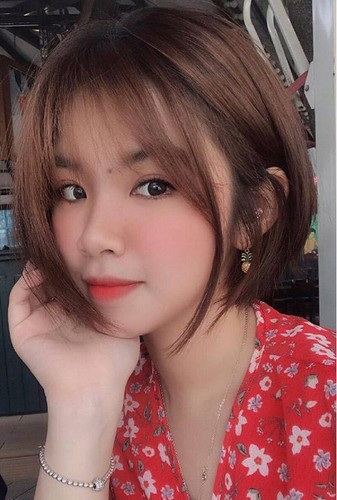 Thời gian bên nhau, cặp đôi gần như không chia sẻ nhiều về đối phương. Mọi người chỉ thấy họ xuất hiện cùng nhau tại các sự kiện, hay đám cưới của bạn bè.