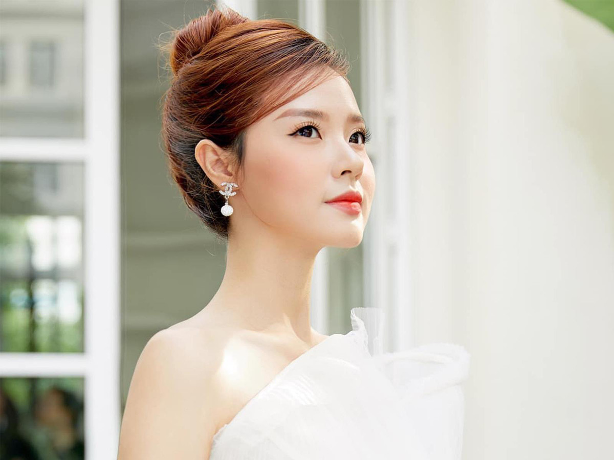 Đối mặt với dư luận, Midu chọn cách im lặng, mọi chia sẻ lúc đó của cô nàng đều chỉ là bóng gió, không chỉ mặt đặt tên bất cứ ai. Đó cũng chính là lý do khiến nhiều người bất ngờ khi gái xinh này khơi lại chuyện cũ.