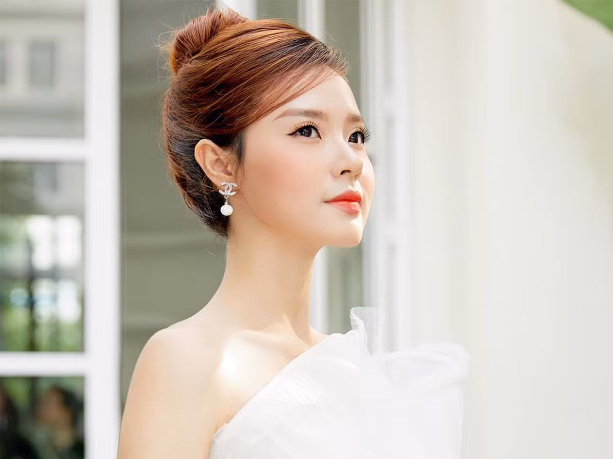 Đối mặt với dư luận, Midu chọn cách im lặng, mọi chia sẻ lúc đó của cô nàng đều chỉ là bóng gió, không chỉ mặt đặt tên bất cứ ai. Đó cũng chính là lý do khiến nhiều người bất ngờ khi gái xinh này khơi lại chuyện cũ.