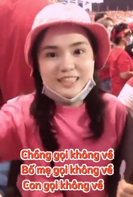 Đoạn clip của Quỳnh Anh khiến mọi người thích thú, bật cười trước sự hài hước cùng với tinh thần đam mê thể thao của bà mẹ một con.