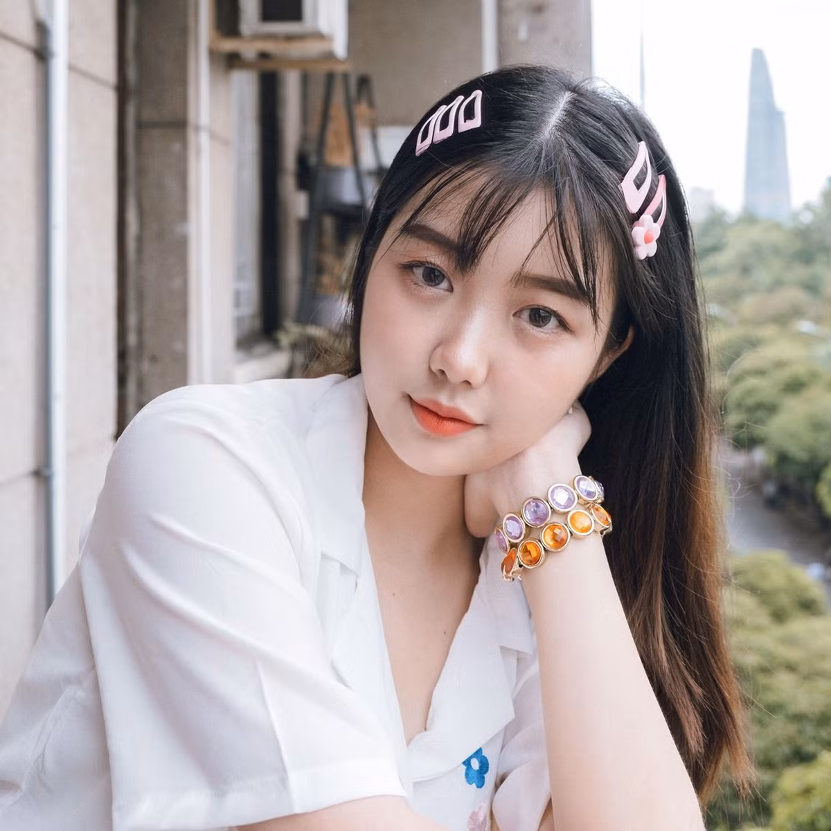 Dù gia đình nghèo khó nhưng biết con yêu ca hát, bố mẹ Anh Thư vẫn cố gắng đưa con đi sinh hoạt tại các lớp năng khiếu.