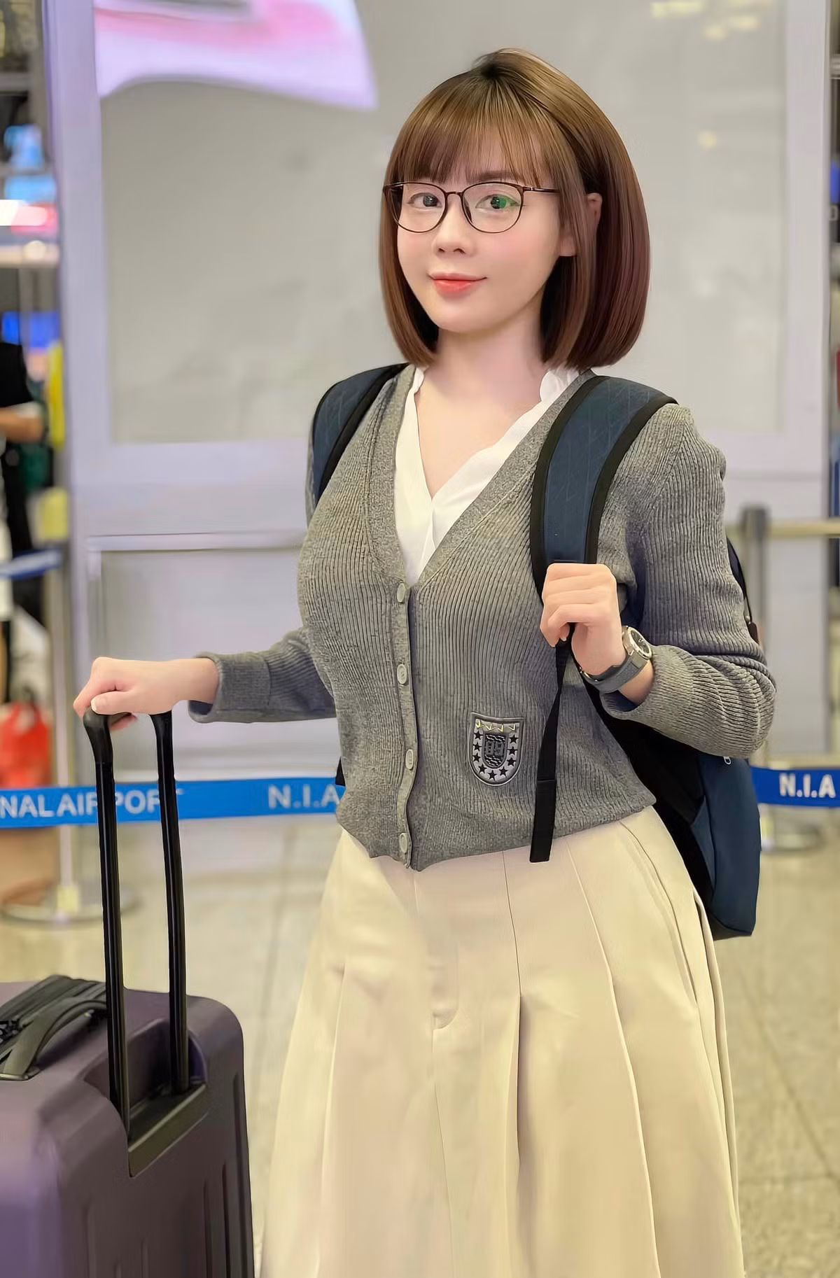 Theo chia sẻ của Âu Hà My cho biết cô trở lại Pháp tiếp tục con đường học hành của mình.