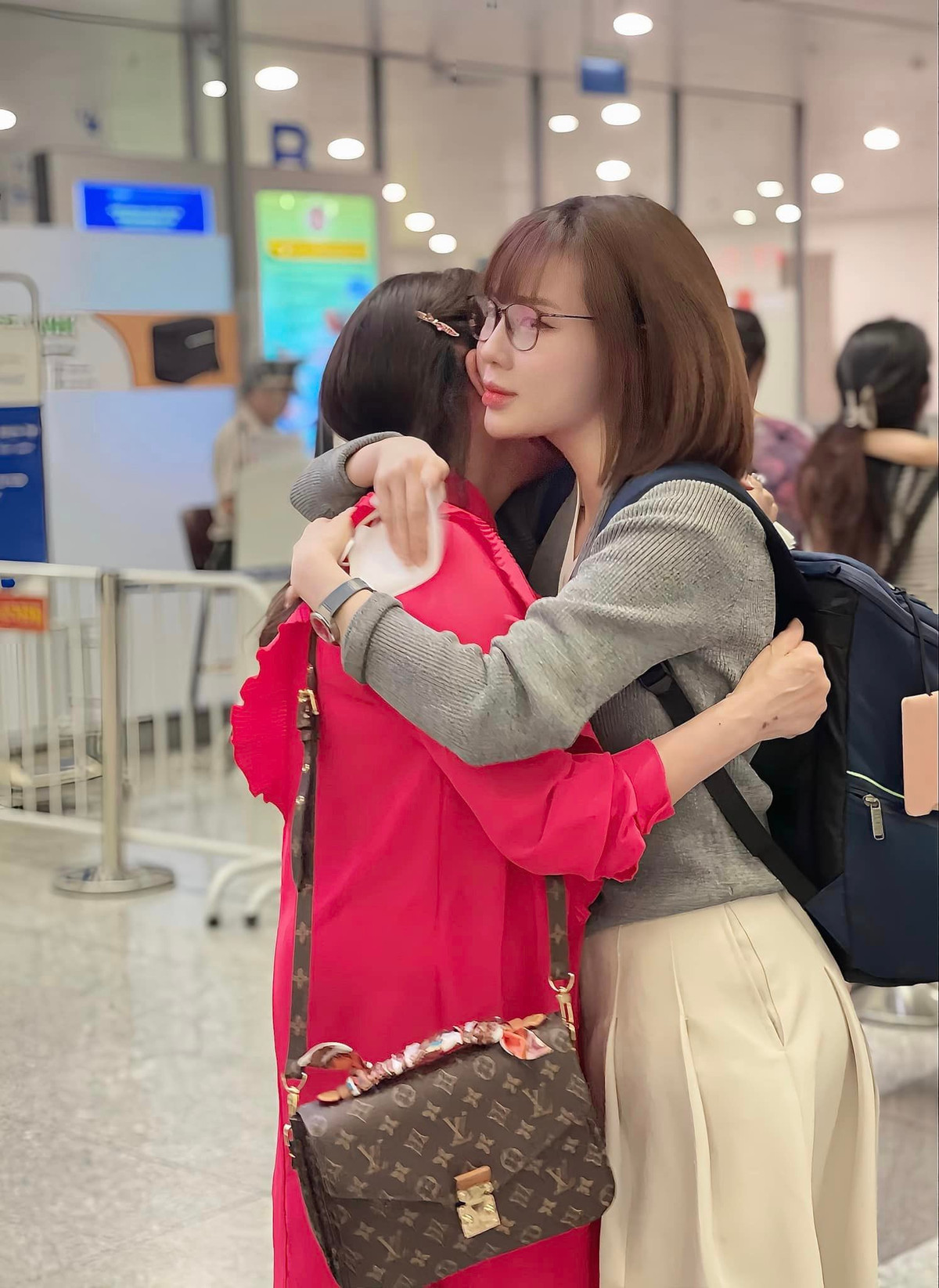 Âu Hà My là giảng viên tiếng Pháp tại Trường Đại học Ngoại ngữ - Đại học Quốc gia Hà Nội. Tuy cô nàng không hoạt động nghệ thuật nhưng lại có tầm ảnh hưởng lớn trên mạng xã hội.