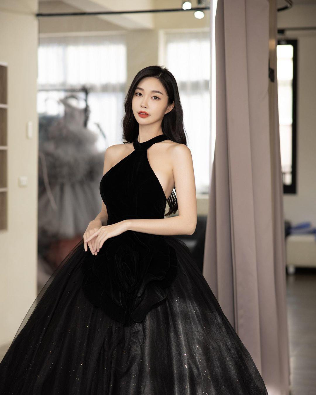 Hiện tại, Huang Shangyan vừa biểu diễn, tổ chức các buổi hòa nhạc, vừa làm mẫu. Cô cũng là một hot girl nổi tiếng trên mạng xã hội, cô thu hút tới hơn 531 nghìn người theo dõi trên mạng xã hội Instagram.