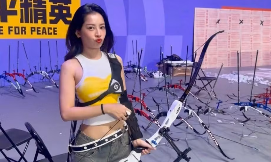 Video bắn cung của Chi Pu được chia sẻ trên trang Weibo chính thức của chương trình và hiện thu hút hơn 50.000 lượt xem.