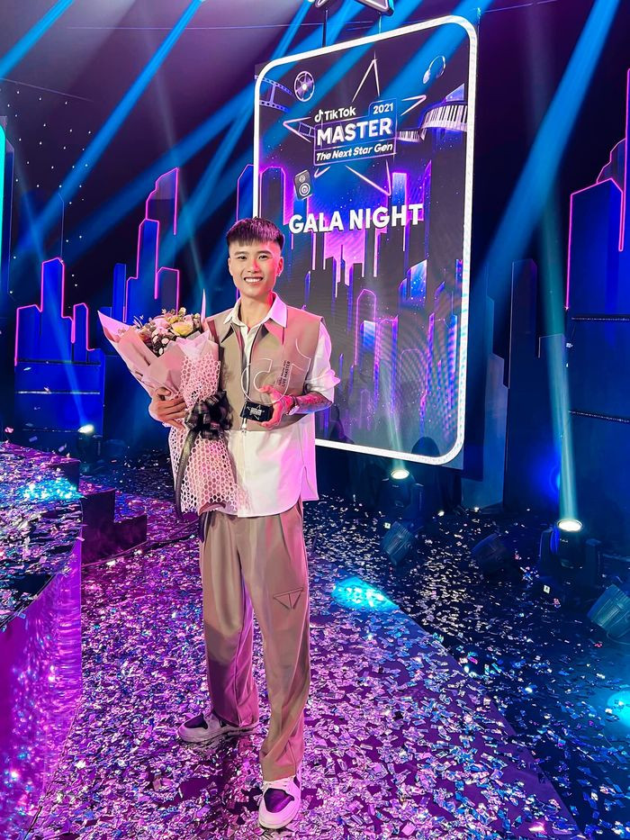 Nội dung các video trước kia đều gần gũi, xoay quanh cuộc sống chân chất, mộc mạc của Đạt Villa, những video “đú trend” hay gần đây nhất là ghi lại những khoảnh khắc đáng yêu giữa anh và bạn gái Vidhia.