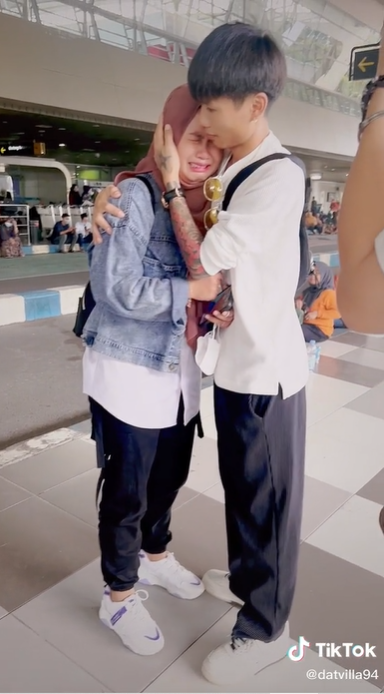 Đạt Villa chia sẻ, bản thân từng làm phụ bếp rồi đến đầu bếp, hay những công việc như tài xế chạy xe công nghệ, giao hàng tiết kiệm, thậm chí là phụ hồ và phụ bố đào đất anh cũng đã từng làm qua.