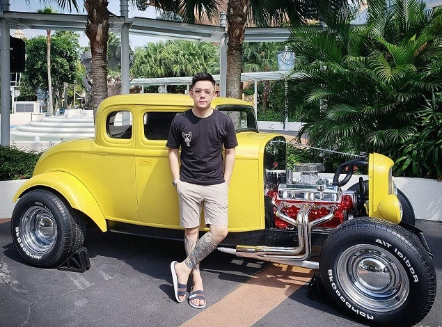 Tạm gác lại thông tin lộ clip nóng, dân tình mới đây lại được phen xốn xang khi một bức ảnh "ngày ấy" của chàng CEO Tống Đông Khuê bất ngờ được chia sẻ rầm rộ.