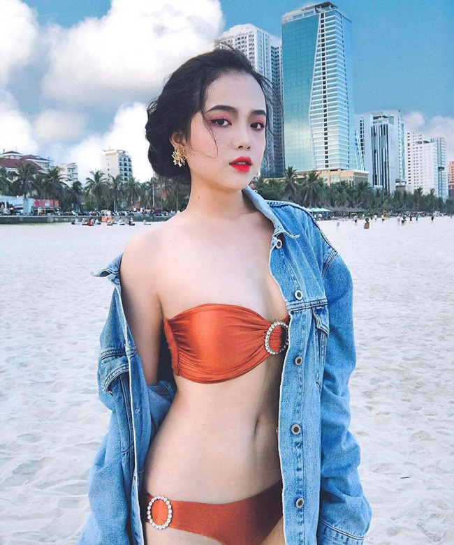 Thiện Mỹ sở hữu nhan sắc quyến rũ với đường cong nõn nà.