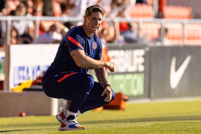 El Nino là biệt danh của Fernando Jose Torres Sanz, là cầu thủ người Tây Ban Nha hiện khoác áo Chelsea. Sinh vào 20/3/1984, Torres được đánh giá là một trong những cầu thủ đẹp trai nhất bóng đá thế giới đương đại. Ngôi sao này bắt đầu sự nghiệp tại Atletico Madrid trước lúc chuyển sang Liverpool và phá kỷ lục là tiền đạo đắt giá nhất trong lịch sử bóng đá Anh sau khi gia nhập Chelsea.