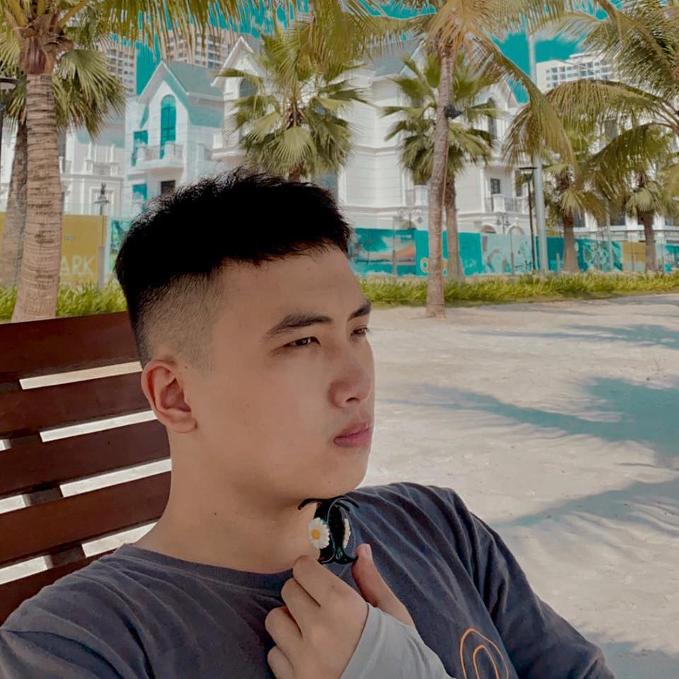 Soi qua các tài khoản mạng xã hội của anh chàng, dân mạng tá hỏa khi thấy hình ảnh Quang Dũng mặc áo grab màu xanh, làm shipper.