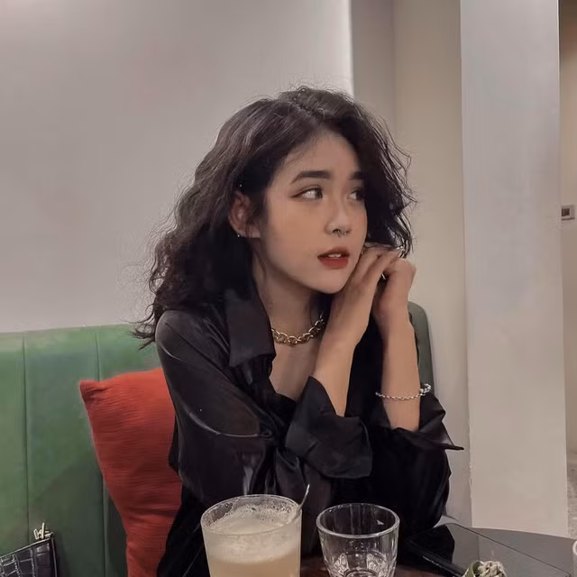 Vì là sinh viên năm 3 nên Yến tập trung hầu hết thời gian cho việc trang bị các kiến thức cần thiết. Tuy vậy, Ngọc Yến vẫn dành thời gian cho sở thích của bản thân và trò chuyện cùng bạn bè.