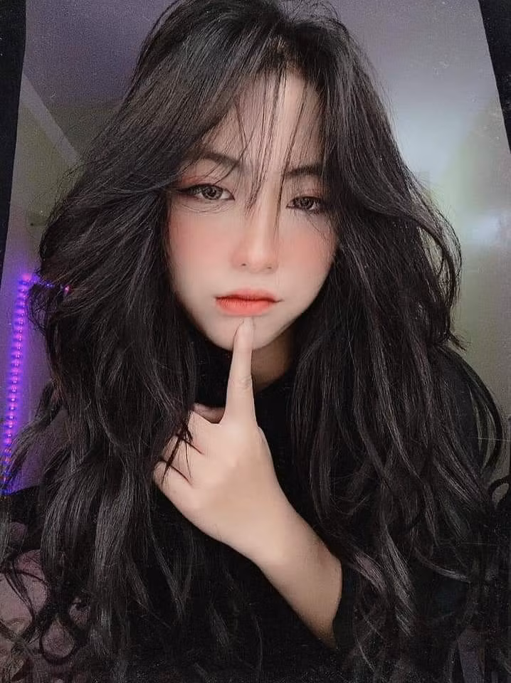 Phải nói Zika Hila có sức hút mãnh liệt trên mạng xã hội, bởi mỗi video, mỗi bức ảnh mà TikToker này chia sẻ đều thu về đến chục ngàn lượt tương tác trong khoảng thời gian ngắn.