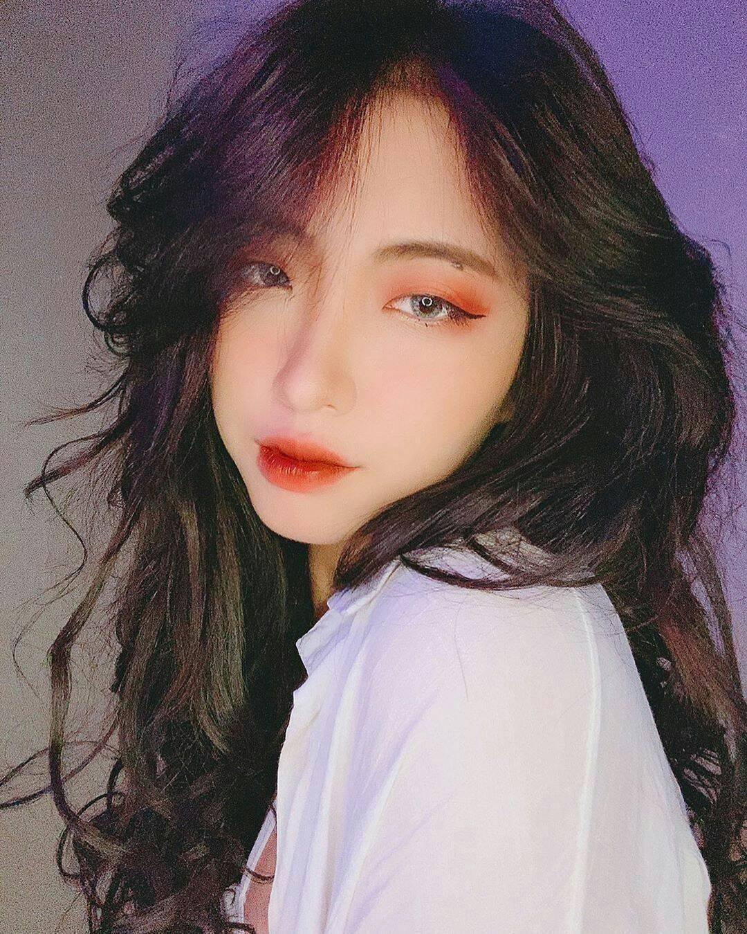 Trên tài khoản TikTok của mình, Zika Hila chia sẻ nhiều clip “đu” trend bắt mắt, các hoạt động đời thường hết sức đáng yêu, gần gũi hay những màn biến hình xinh đẹp đến ngỡ ngàng, tất cả đều khiến người xem khó mà rời mắt.