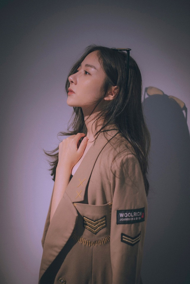 Chính công việc làm người mẫu ảnh giúp Quỳnh có thể vừa rèn luyện sự tự tin vừa có thêm thu nhập trang trải cuộc sống sinh viên.