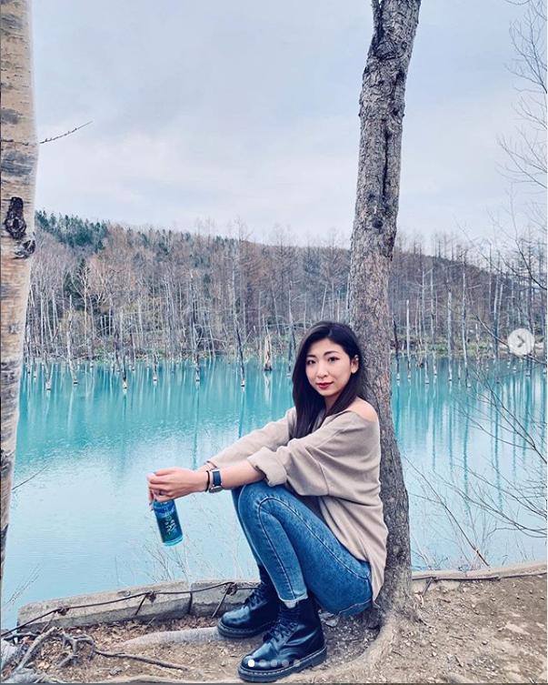 Trên trang cá nhân của mình, Fuzhong Yang thường xuyên chia sẻ những bức ảnh khoe nhan sắc và cuộc sống của mình.
