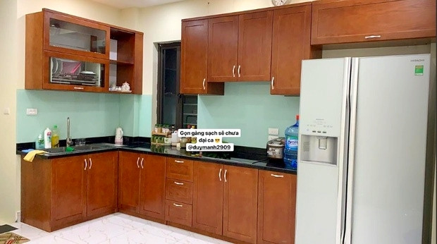 Dù đã có nhà riêng nhưng Quỳnh Anh cũng thường xuyên đến dọn dẹp và trang trí nhà cho Duy Mạnh.