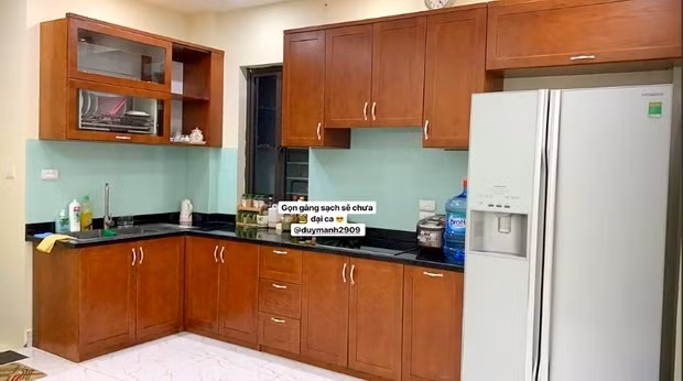 Dù đã có nhà riêng nhưng Quỳnh Anh cũng thường xuyên đến dọn dẹp và trang trí nhà cho Duy Mạnh.