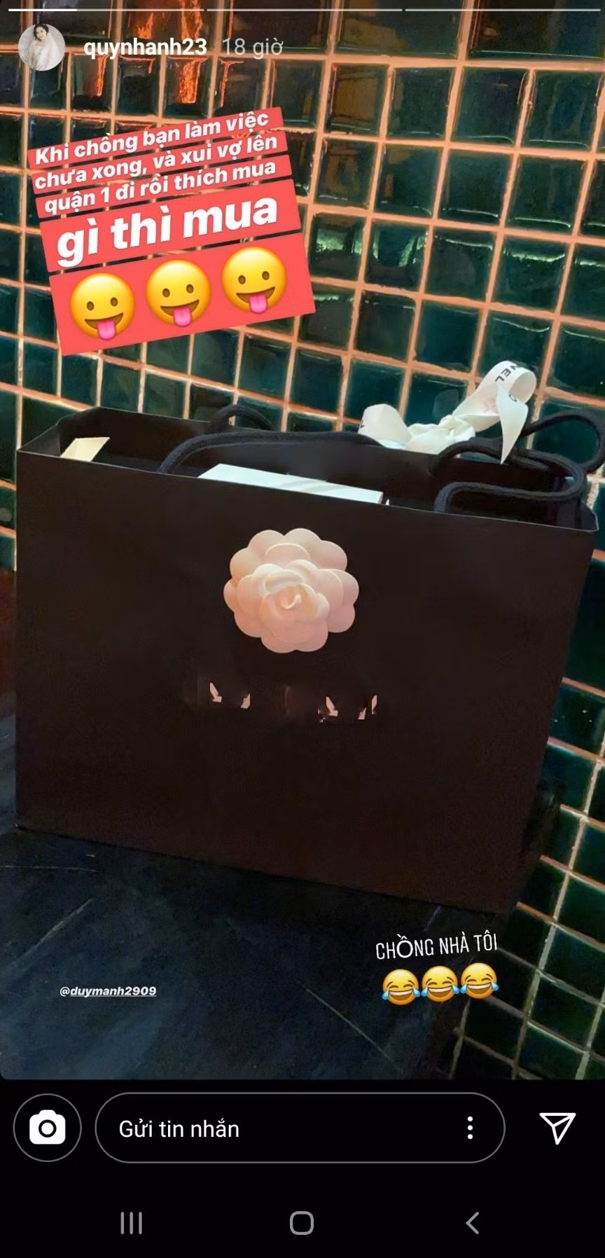 Ngoài nhà và xe, từ trước đến nay, cặp cầu thủ - WAGs đình đám này còn không ít lần khiến bao người trầm trồ bởi những món hàng hiệu đắt tiền mà cả hai sở hữu.