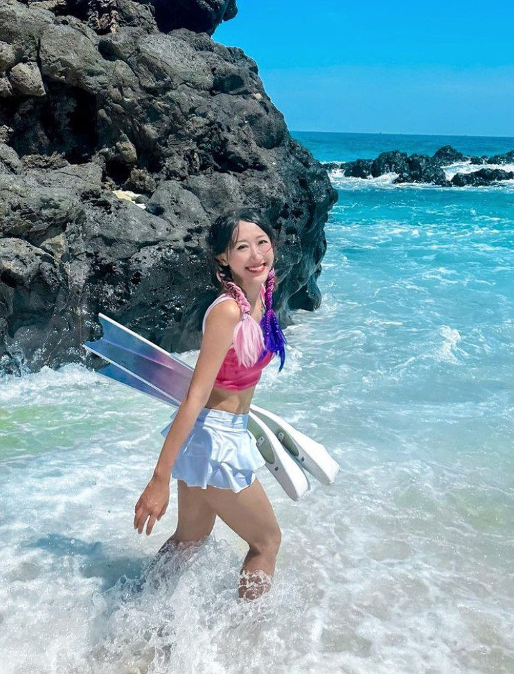 Cô giáo tiếng Anh yêu thích những thiết kế ôm sát, tôn lên số đo 3 vòng.