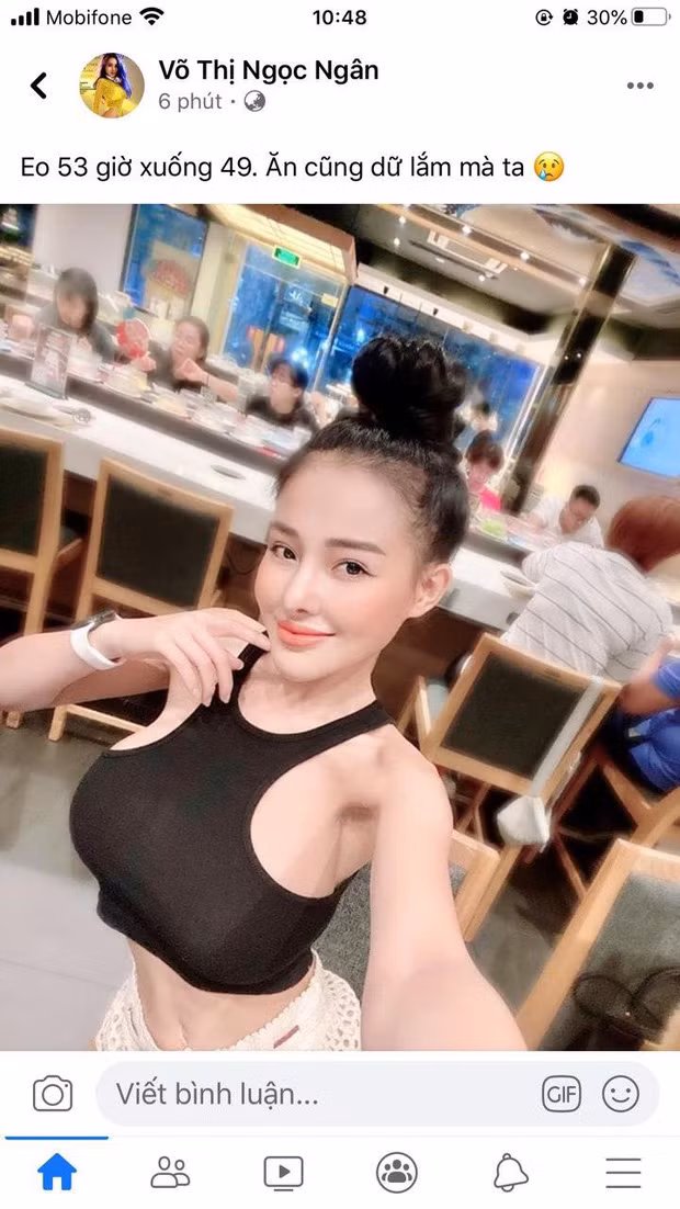 Tưởng đã có thể giữ vững kỉ lục showbiz, thế nhưng Ngọc Trinh phải ôm hận khi có đối thủ tung ảnh xác nhận vòng eo 49. Không ai khác đó chính là Ngân 98 - bạn gái thị phi của nam nhạc sĩ Lương Bằng Quang.