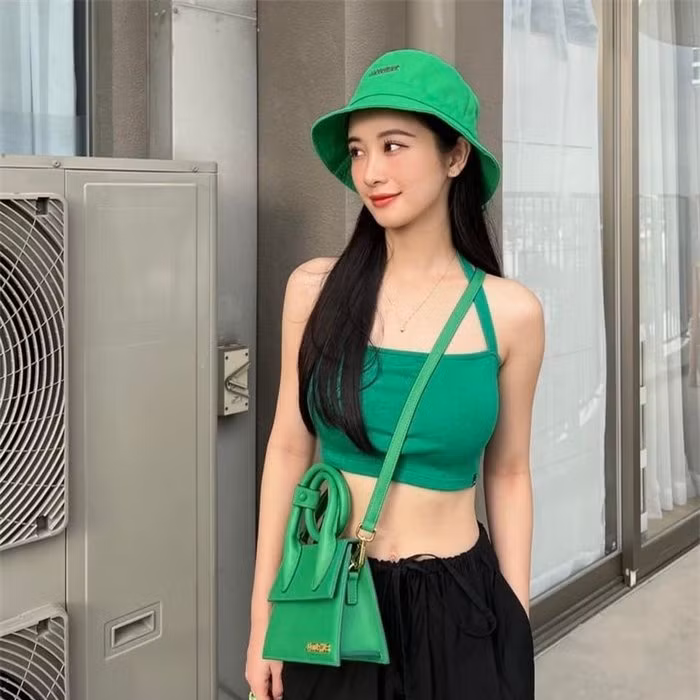 Theo thông tin được biết thì vòng eo của hot girl Việt kiều chỉ ở mức 54cm.