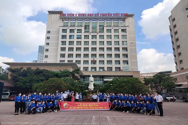Hoc vien Y Duoc hoc co truyen Viet Nam len duong chi vien cho Bac Giang