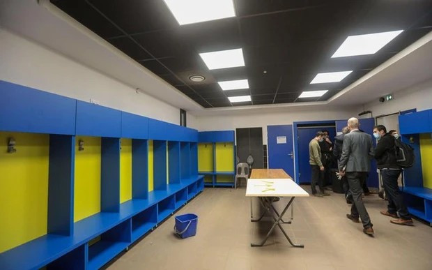 Sân vận động của Pau FC - Nouste Camp cũng là sân nhỏ nhất Ligue 2 với sức chứa vỏn vẹn 4.000 người.