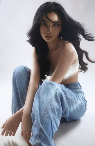 Còn về chuyện tình cảm, sau những ngày tháng lùm xùm chuyện tình với đại gia Đức Huy, Cẩm Đan từng chia sẻ: "Đáng lẽ tôi giữ im lặng vì muốn truyền năng lượng tích cực và không phiền mọi người bởi những thông tin tiêu cực. Tuy nhiên, thời gian qua có quá nhiều tin đồn không chính xác về tôi cũng như những mối quan hệ xung quanh...