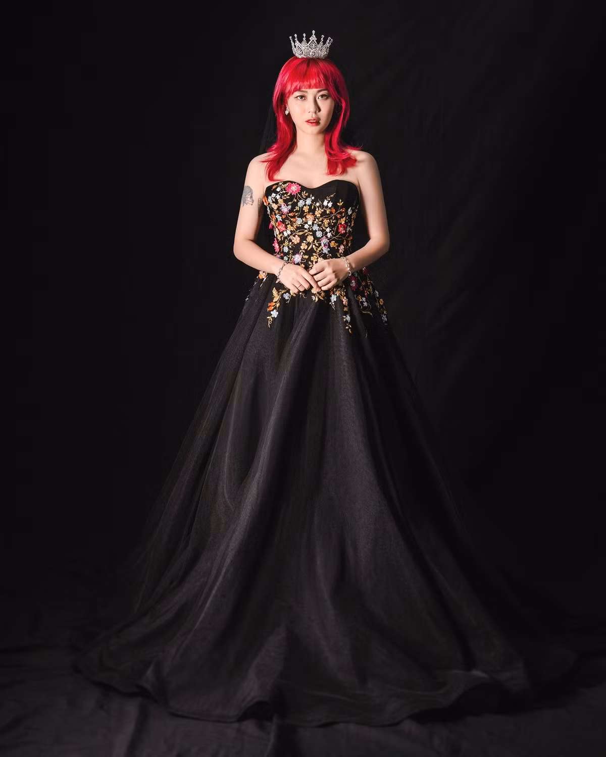 Minh Tú cũng bày tỏ sự phấn khích và ủng hộ Misthy khoe hình thể trong chừng mực.