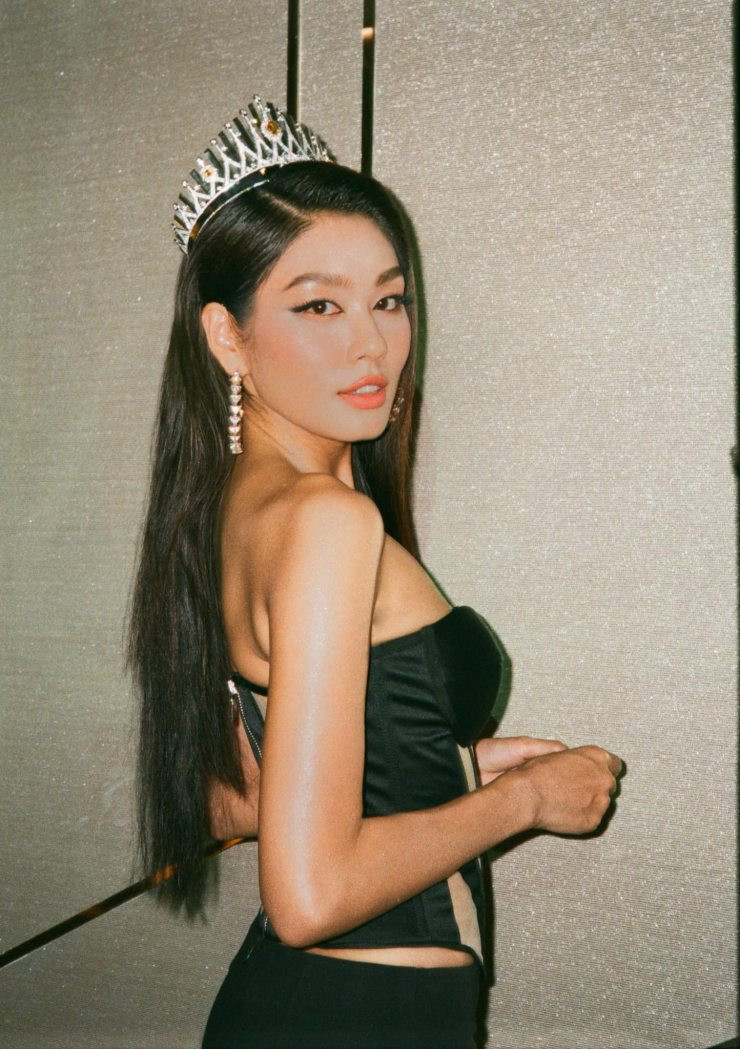 Sau đăng quang, phong cách của Thảo Nhi Lê có phần tiết chế hơn về sự gợi cảm. Cô chia sẻ nhiều hình ảnh lên đồ tôn dáng với nhiều phong cách khác nhau.