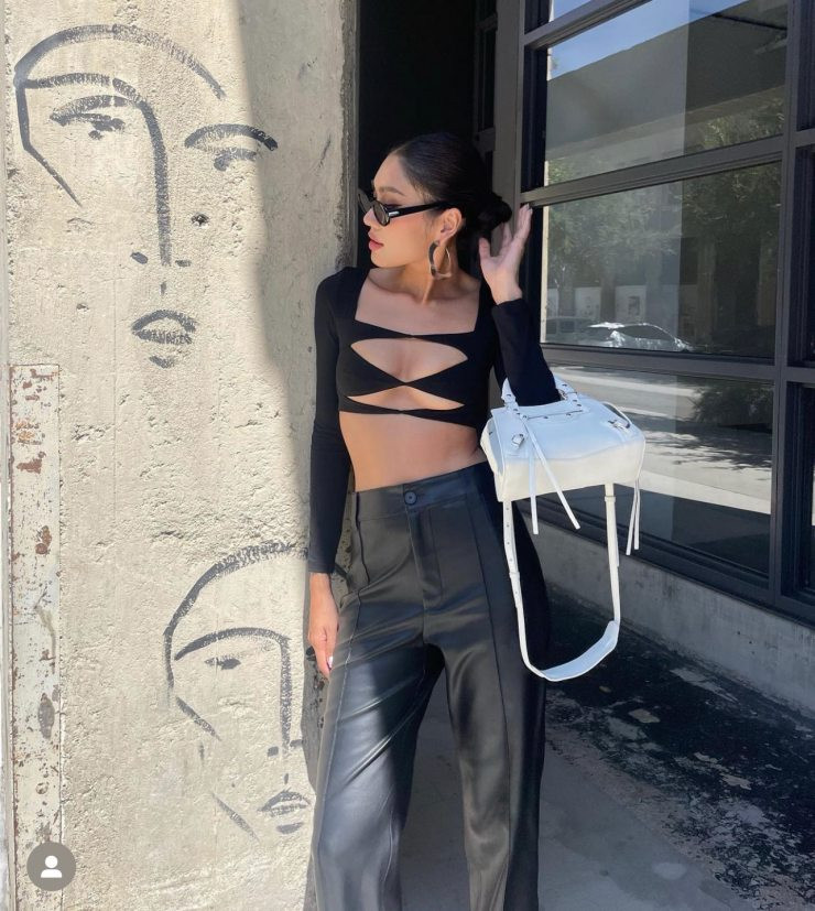 Những item cut out, đan dây, xẻ tà, xuyên thấu... đều được Thảo Nhi Lê ứng dụng đẹp mắt.