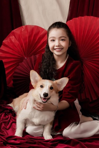 Nhiều khán giả nhận xét Cadie càng lớn càng giống mẹ về phong cách. Trong những lần mặc trang phục giống nhau, hai mẹ con được khen trông như chị em.