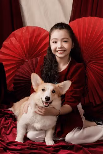 Nhiều khán giả nhận xét Cadie càng lớn càng giống mẹ về phong cách. Trong những lần mặc trang phục giống nhau, hai mẹ con được khen trông như chị em.