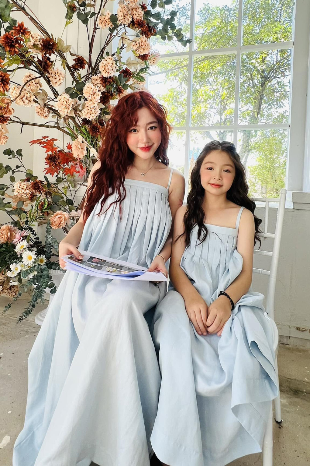 Càng lớn càng phổng phao, con gái Elly Trần được nhiều khán giả khen có sắc vóc 'hoa hậu tương lai'. Mái tóc đen dài, cô bé trông dịu dàng.