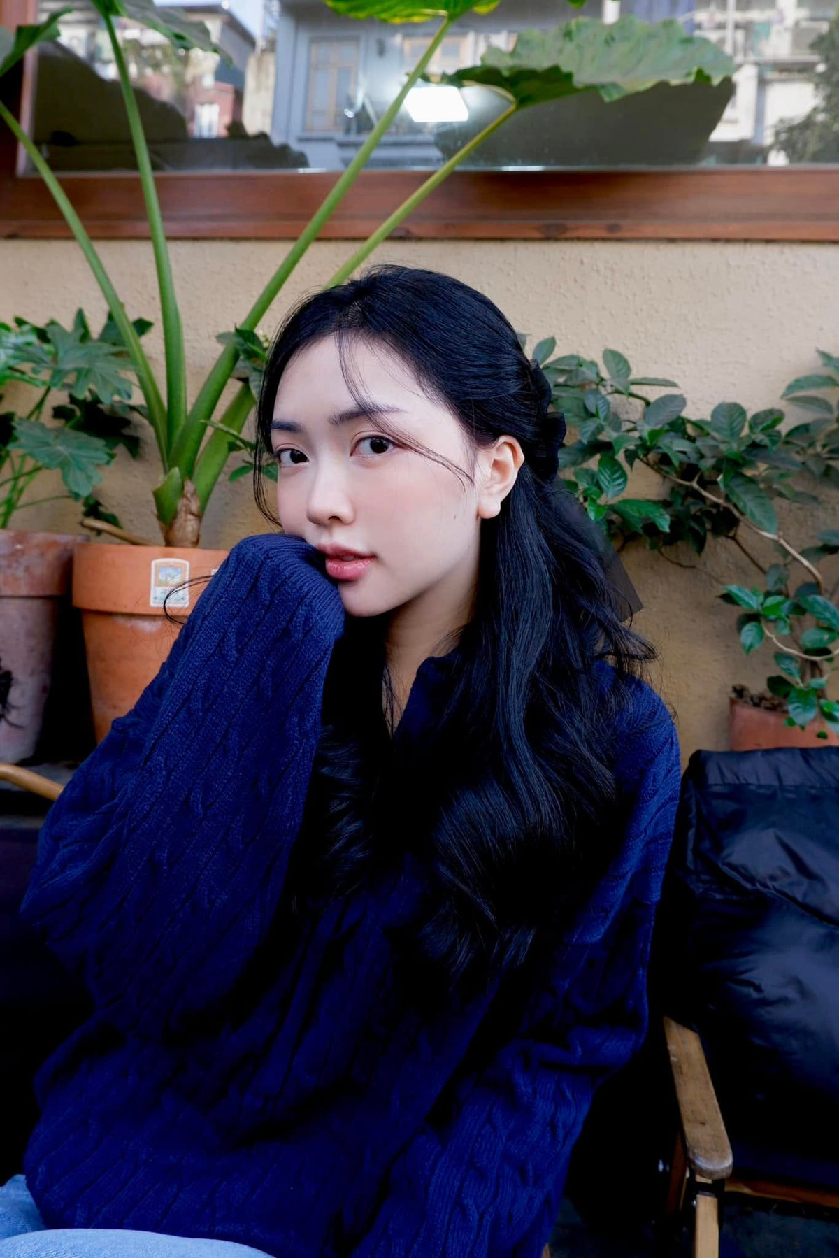 Chẳng cần can thiệp thẩm mỹ, chỉ với vẻ đẹp tự nhiên này, bà xã Hà Đức Chinh vẫn luôn thuộc Top đầu những gái xinh làng WAG Việt