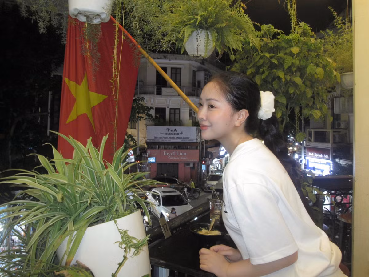 Hậu sinh con đầu lòng, bà xã Hà Đức Chinh nhanh chóng lấy lại vẻ rạng rỡ ngọt ngào khiến người ta ngắm nhìn