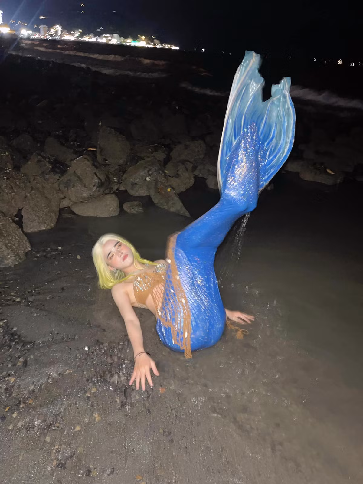 Ngay sau khi bộ ảnh của hiện tượng mạng Trần Đức Bo được đăng tải, nhiều người không khỏi "khóc thét" trước những ý tưởng độc lạ và không kém phần... kì dị của TikToker này.