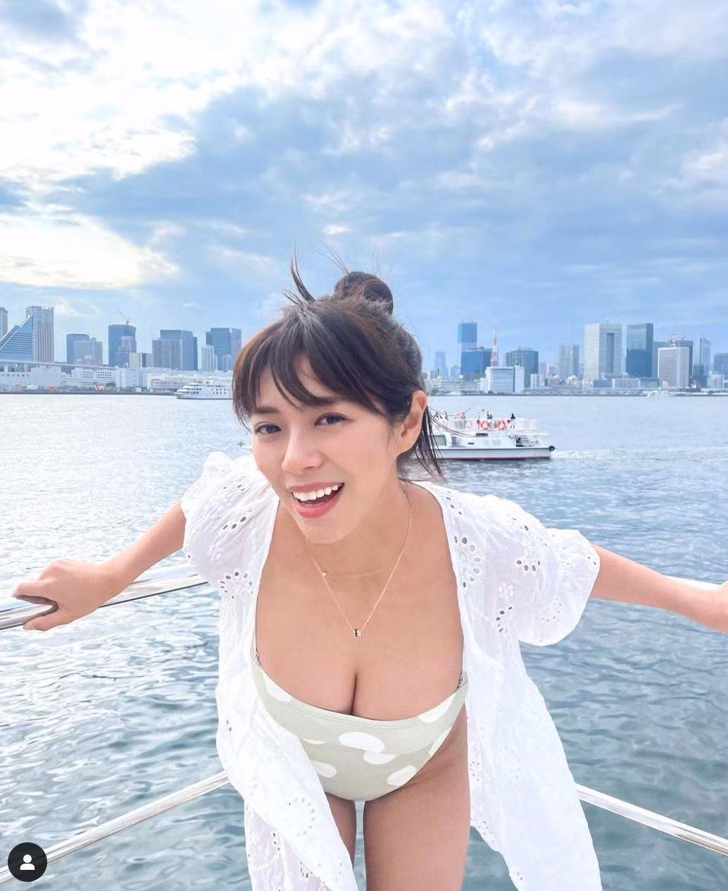 Minami Wachi là một trong những người đẹp nổi tiếng tại Nhật Bản, cô từng được biết đến là một VDV bơi lội.