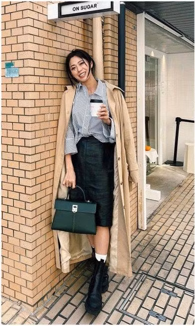 Minami ưu ái các thiết kế blazer kết hợp thoe tông màu nâu đất, hợp với xu hướng hiện tại.