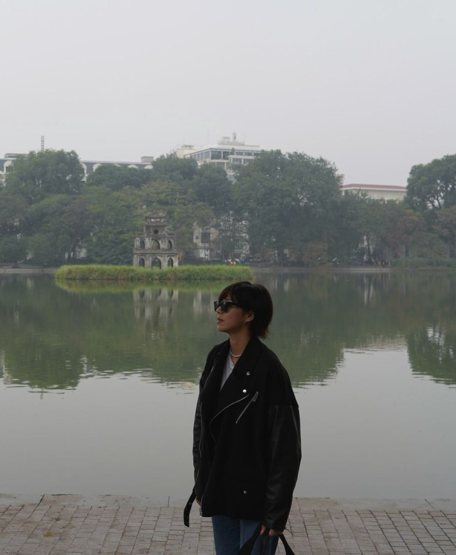 Người đẹp Nhật Bản chọn cho mình bộ cánh kín đáo duyên dáng, trái ngược những set đồ nóng bỏng thường mặc lên trang cá nhân.