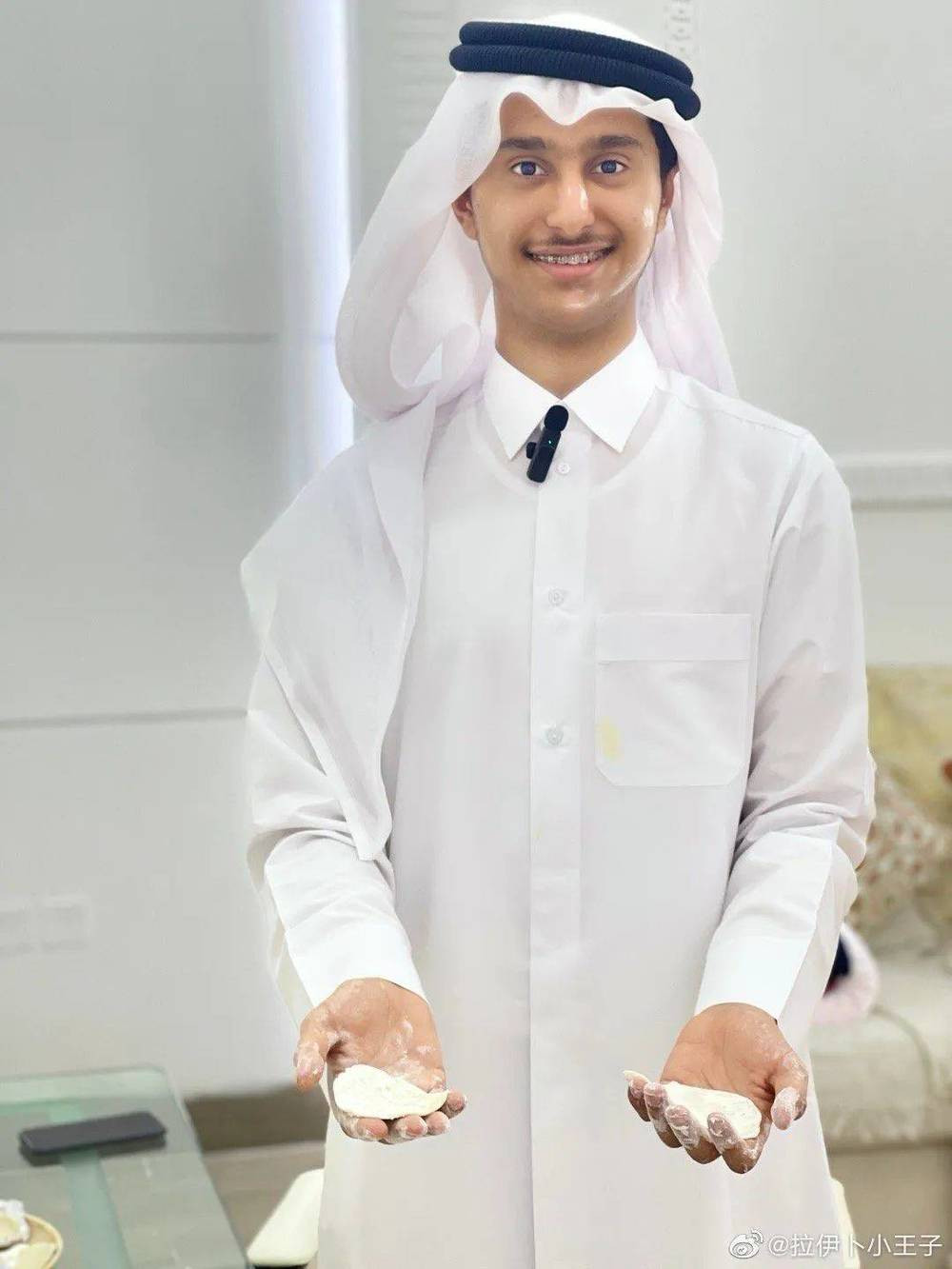 Thậm chí để biểu đạt và thể hiện thành ý về cái tên “bánh bao nhỏ”, Abdulrahman còn đăng tải cả quá trình tự mình chuẩn bị nguyên liệu và làm ra những chiếc bánh bao mũm mĩm, đáng yêu.