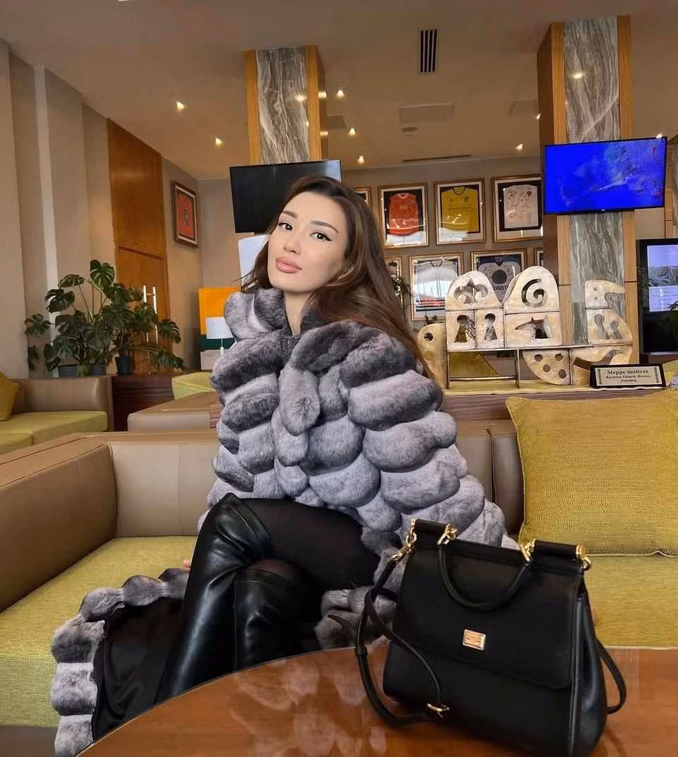 Tuy nhiên, Altynbekova thi đấu không mấy ấn tượng trong trận ra mắt và CLB của cô đã để thua 0-3 trước Jakarta Electric PLN.