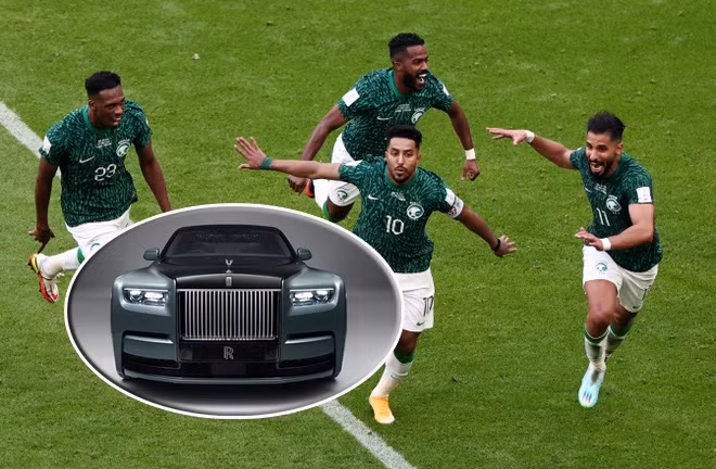 Theo đó, Thái tử Mohammed bin Salman đã quyết định thưởng mỗi cầu thủ một chiếc siêu xe Rolls Royce. Giá trị của mỗi chiếc Rolls Royce dao động từ 460.000-500.000 USD. Như vậy, ước tính, tổng chi phí cho "gói quà" này lên tới hơn 13 triệu USD.