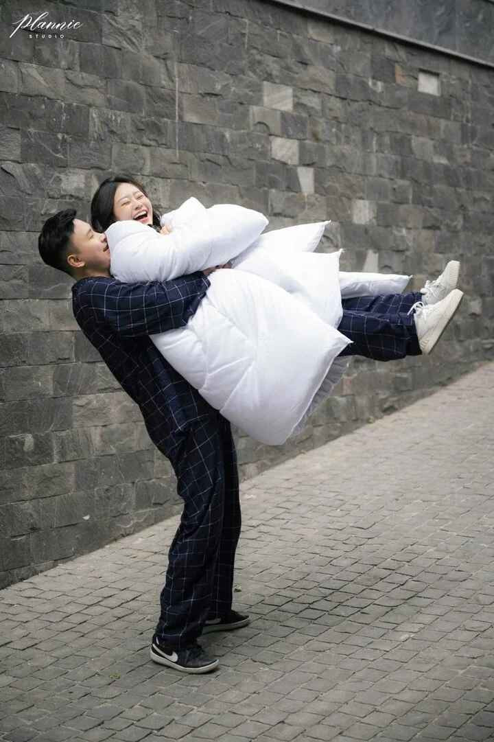 Theo tìm hiểu bộ ảnh cưới độc đáo nói trên là của cô nàng KOL Lê Phương Anh (26 tuổi, Hà Nội) và chồng.