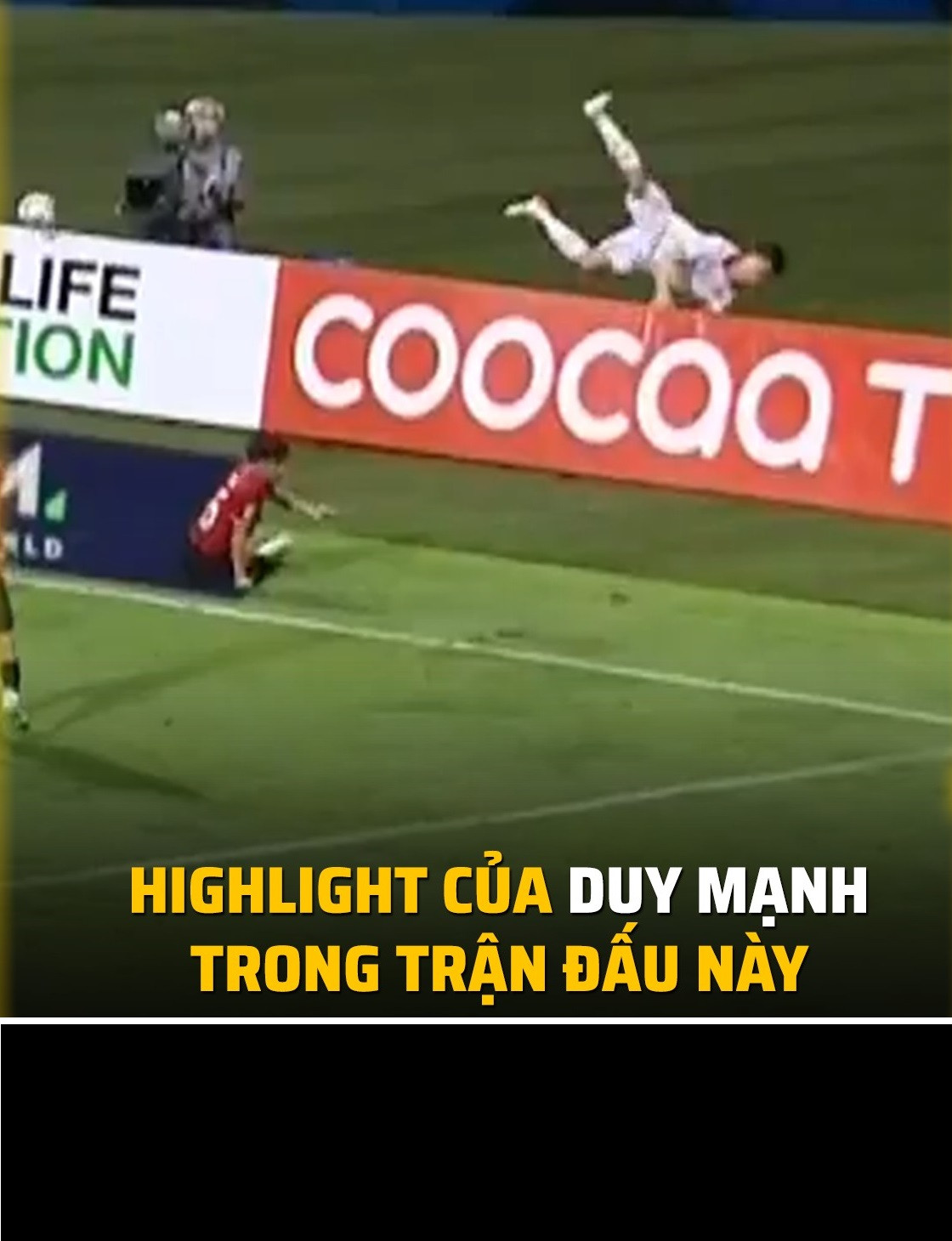 Thi đấu nhàn nhã, Duy Mạnh thử sức với bộ môn parkour.