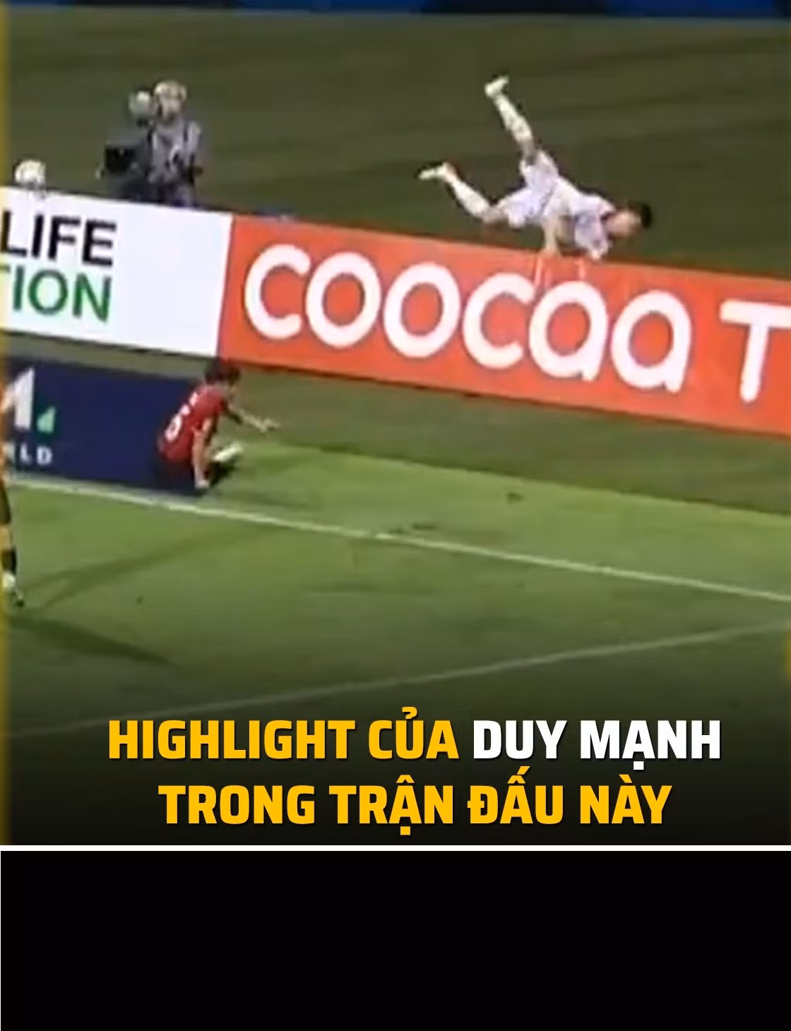 Thi đấu nhàn nhã, Duy Mạnh thử sức với bộ môn parkour.