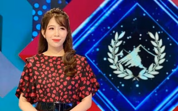 Chính vì vậy, Diệp Chi cũng đặt hy vọng khán giả cũng có thể cho Khánh Vy thời gian để làm quen với tất cả. Cụ thể, cựu MC Đường lên đỉnh Olympia viết: "Mọi sự so sánh đều khập khiễng và không mang nhiều ý nghĩa. Hãy đặt niềm tin vào những người trẻ nhé".